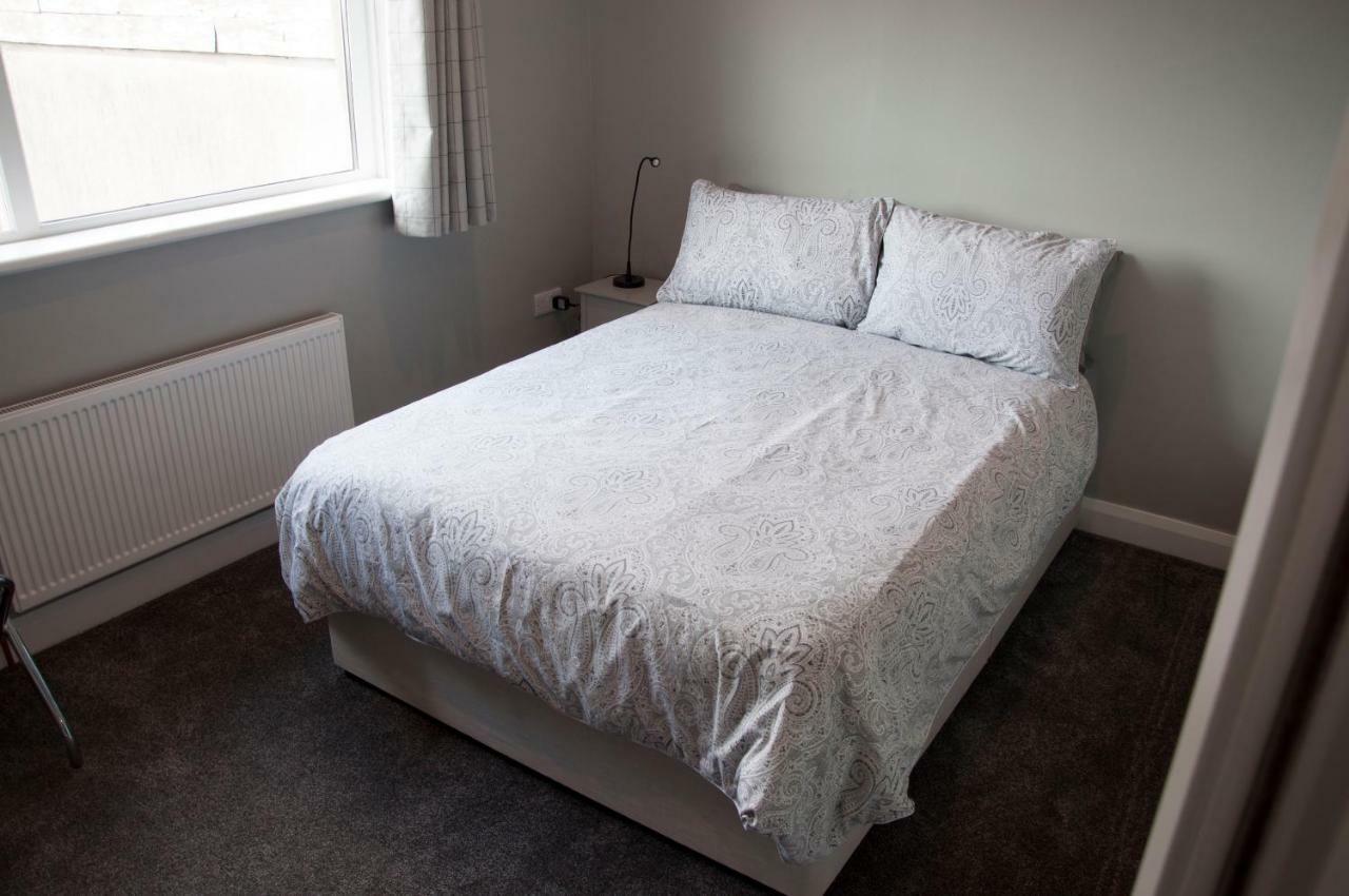 Stewartstown The Square Guest Apartment מראה חיצוני תמונה