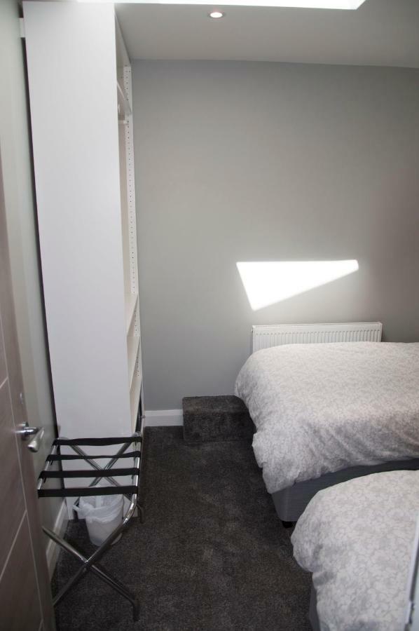 Stewartstown The Square Guest Apartment מראה חיצוני תמונה