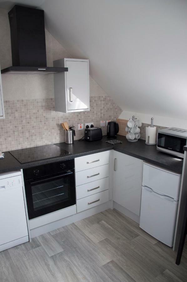 Stewartstown The Square Guest Apartment מראה חיצוני תמונה