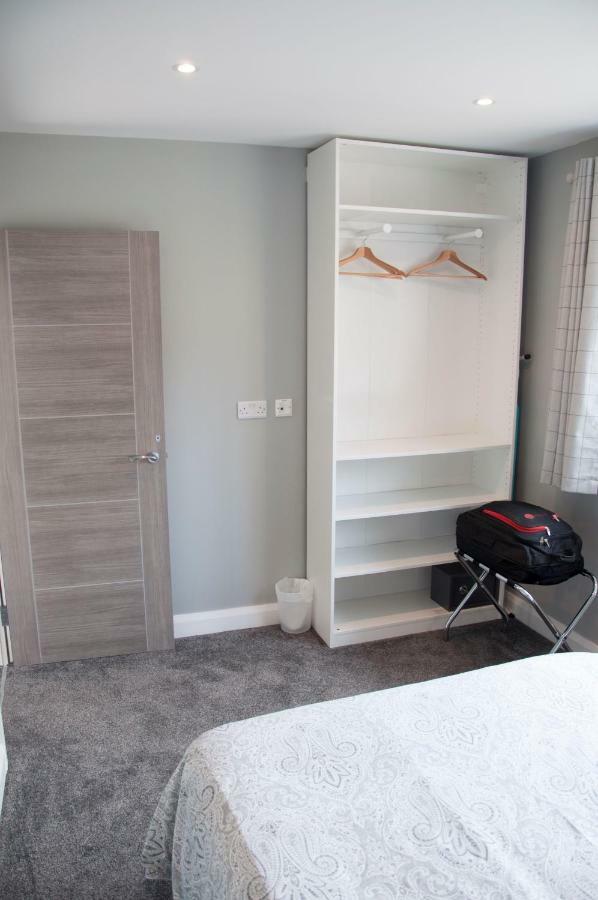 Stewartstown The Square Guest Apartment מראה חיצוני תמונה