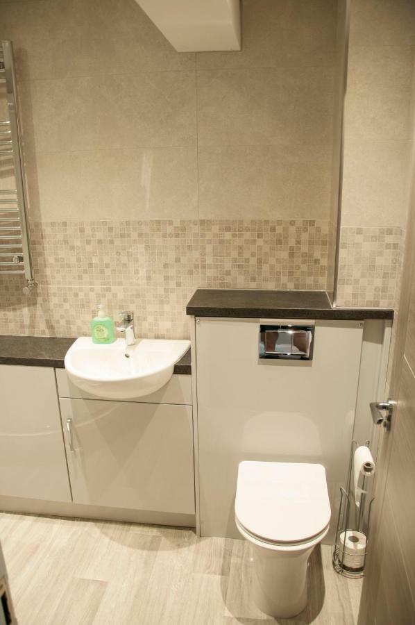 Stewartstown The Square Guest Apartment מראה חיצוני תמונה